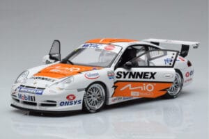 Porsche 911 996 GT3 R #1 C. Kwan Carrera Cup Asia 2004 AUTOart 1:18 80487 Diecast — photo 2 of 7