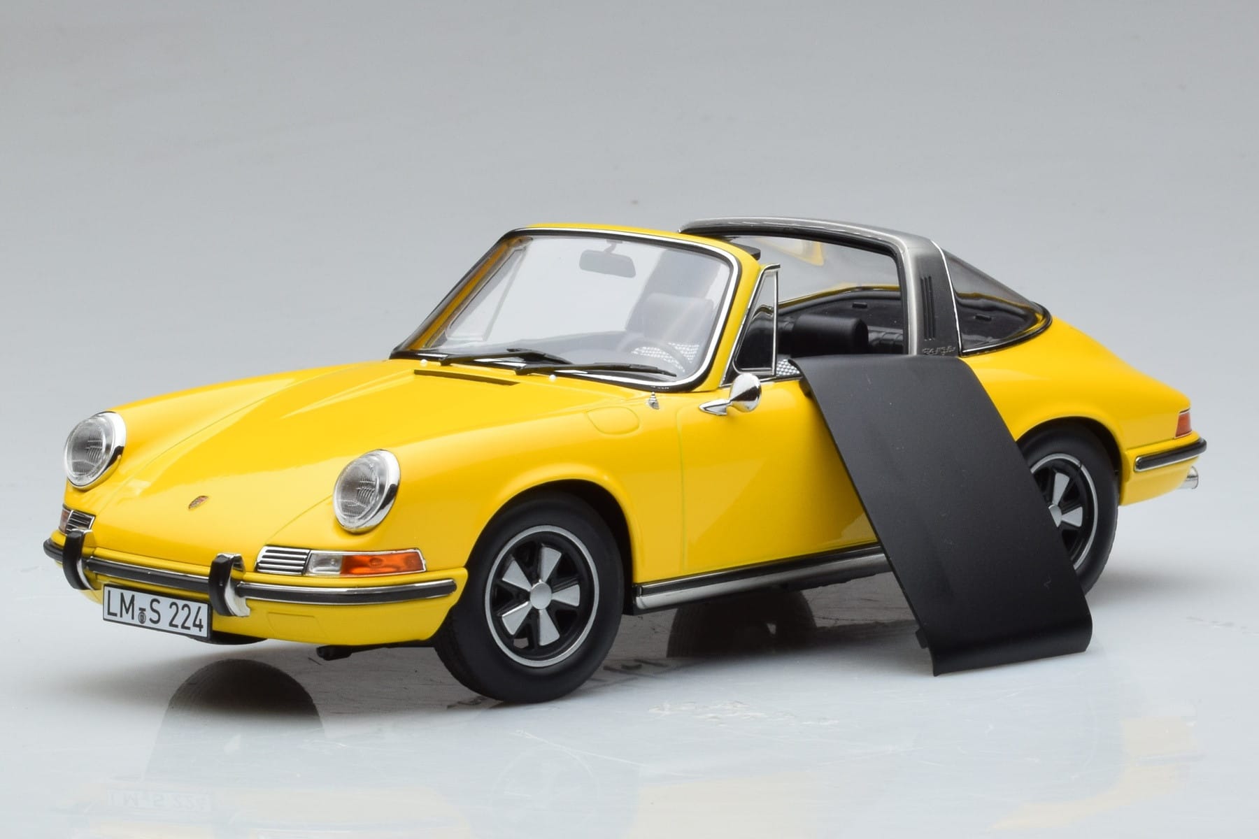 Porsche 911 E Targa Norev 1:18 187643 Diecast — photo 2 of 7