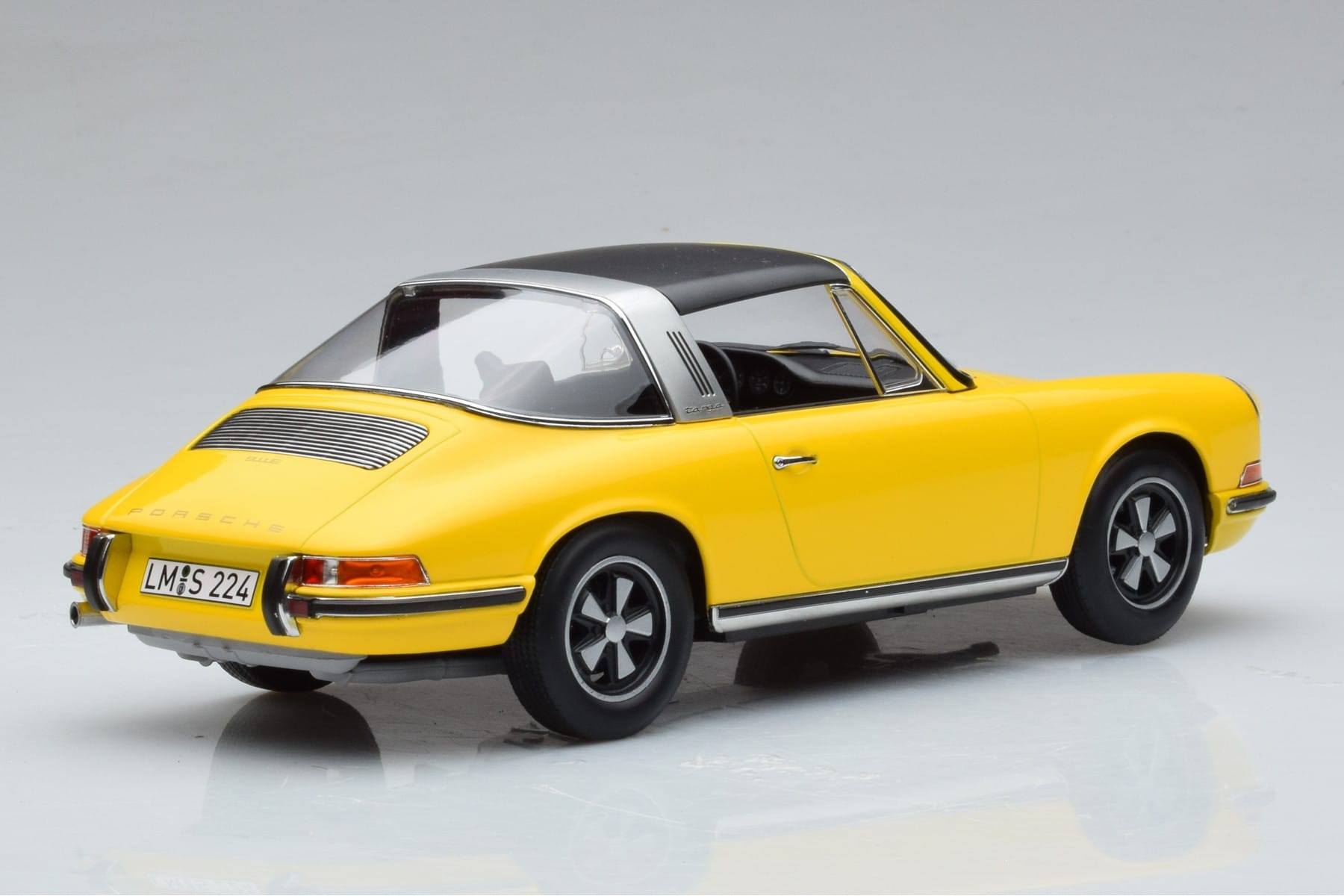 Porsche 911 E Targa Norev 1:18 187643 Diecast — photo 3 of 7