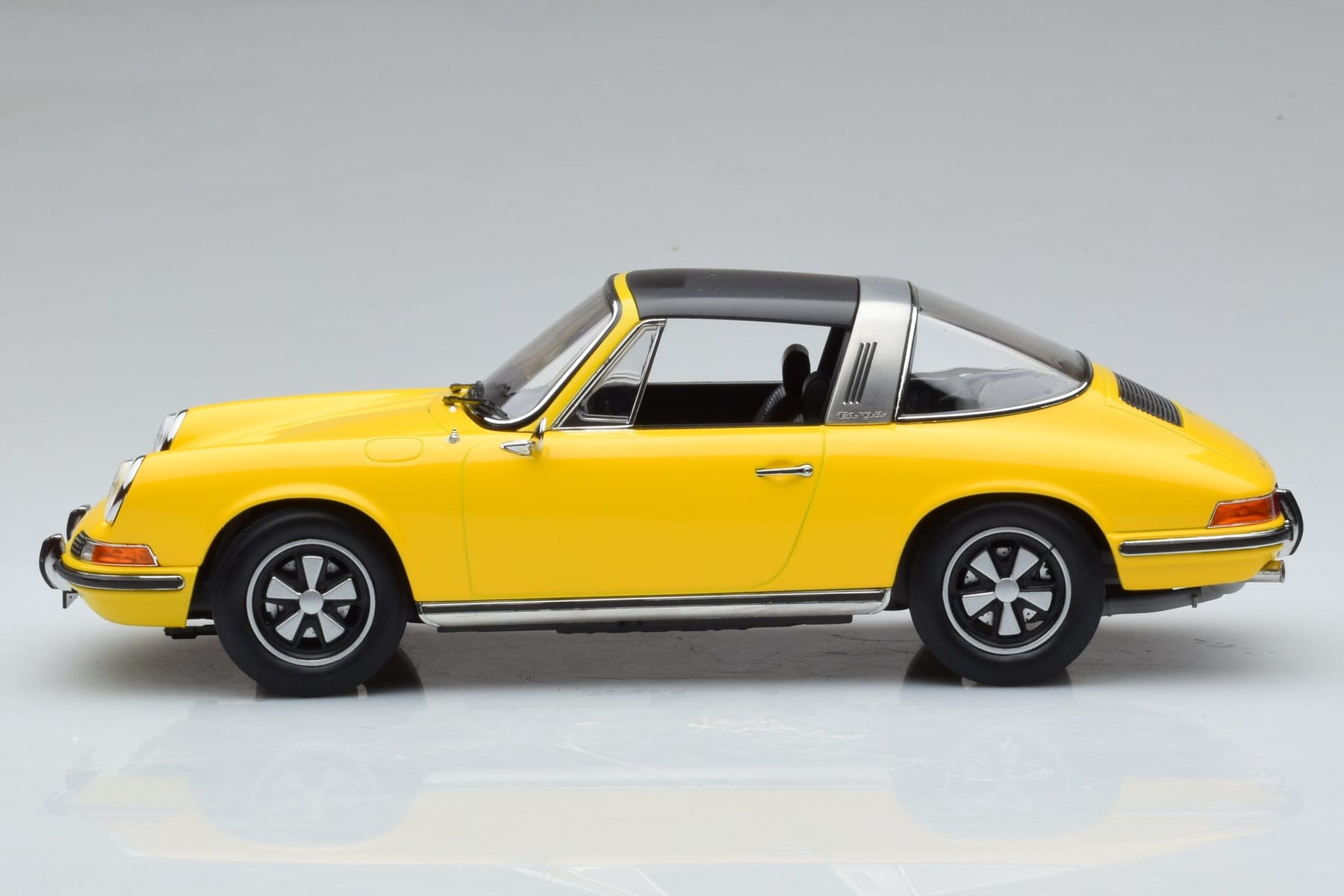 Porsche 911 E Targa Norev 1:18 187643 Diecast — photo 4 of 7