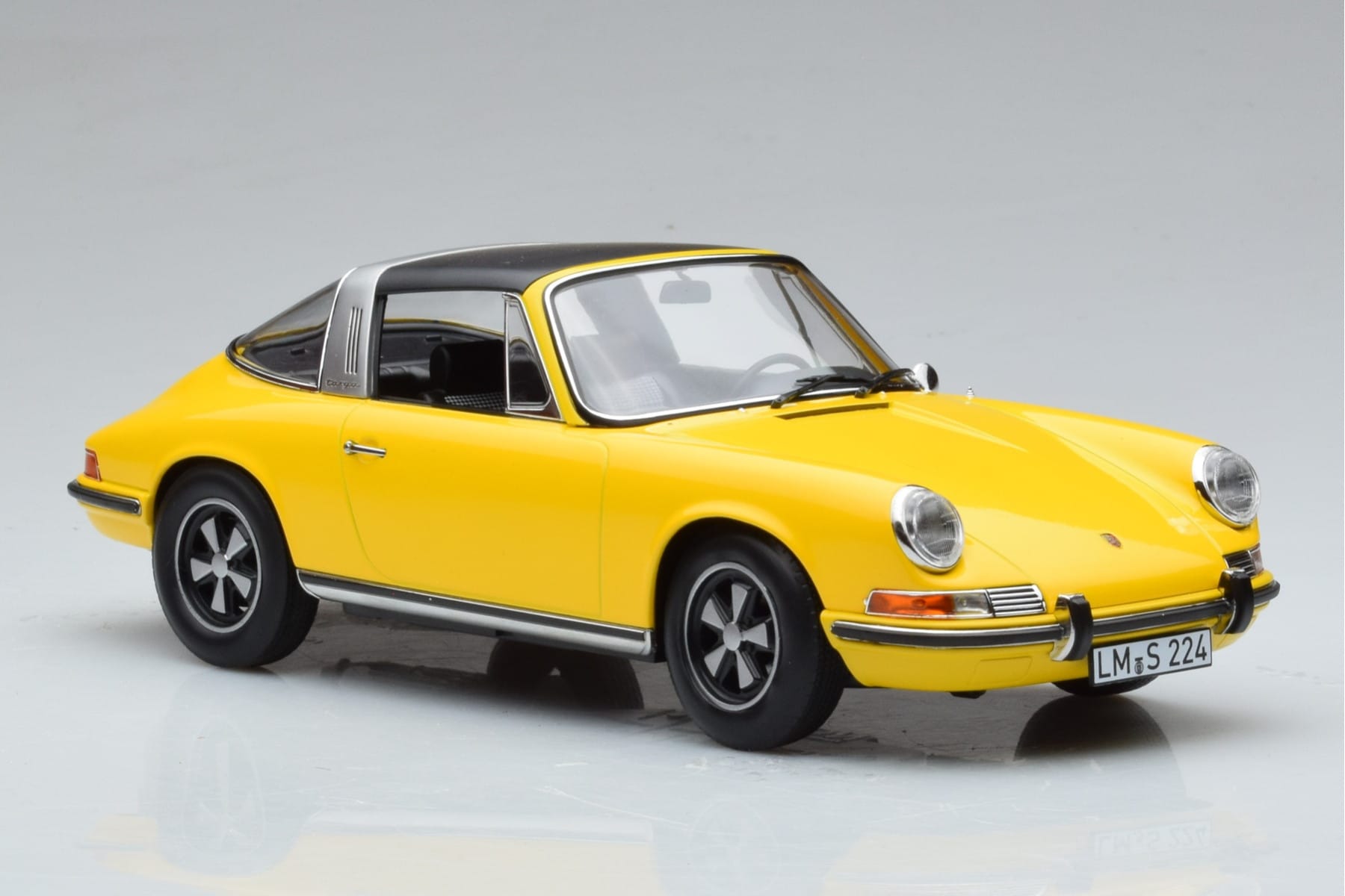 Porsche 911 E Targa Norev 1:18 187643 Diecast — photo 5 of 7