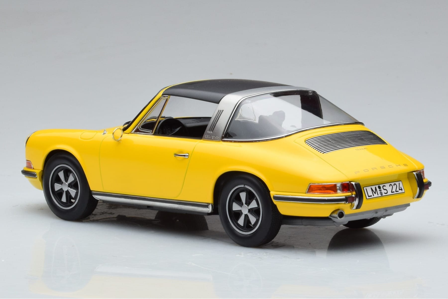 Porsche 911 E Targa Norev 1:18 187643 Diecast — photo 6 of 7