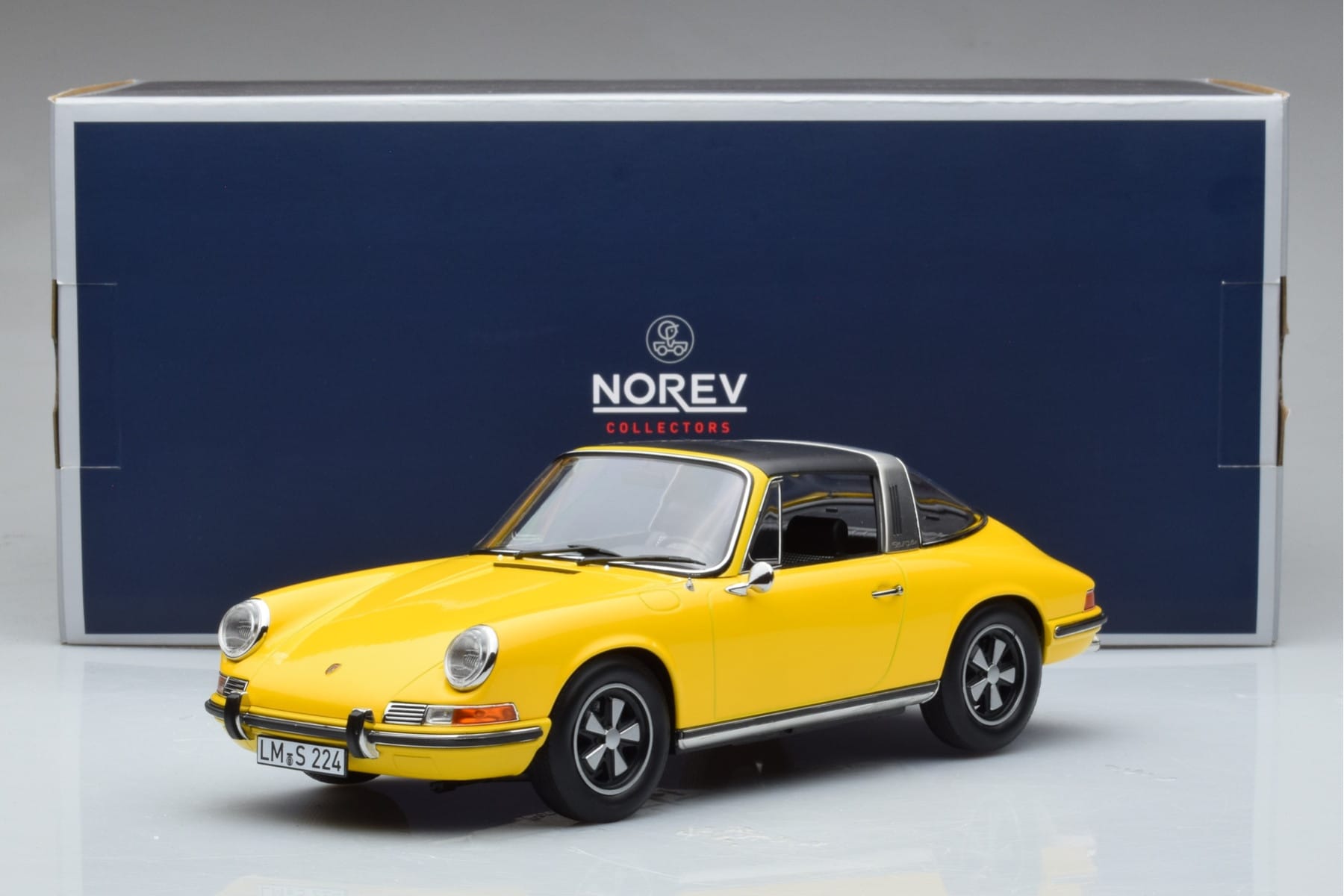 Porsche 911 E Targa Norev 1:18 187643 Diecast — photo 7 of 7