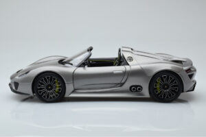 Porsche 918 Spyder Prototype Grey Metallic Minichamps 1:18 110060030 Diecast — photo 4 of 7