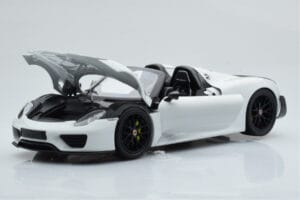 Porsche 918 Spyder Weissach Package White With Black Wheels Minichamps 1:18 113062443 Diecast — photo 2 of 9