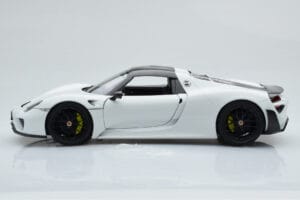 Porsche 918 Spyder Weissach Package White With Black Wheels Minichamps 1:18 113062443 Diecast — photo 5 of 9