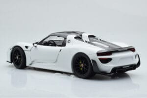 Porsche 918 Spyder Weissach Package White With Black Wheels Minichamps 1:18 113062443 Diecast — photo 8 of 9