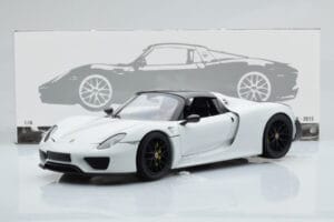 Porsche 918 Spyder Weissach Package White With Black Wheels Minichamps 1:18 113062443 Diecast — photo 9 of 9