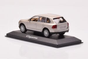 Porsche Cayenne 9PA Beige Minichamps 1:43 WAPC2000513 Diecast — photo 3 of 4