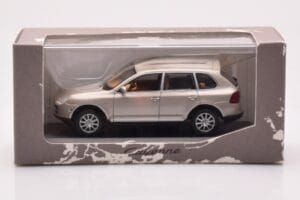 Porsche Cayenne 9PA Beige Minichamps 1:43 WAPC2000513 Diecast — photo 4 of 4