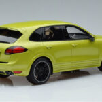 Porsche Cayenne GTS 92A Peridot Green GT Spirit 1:18 - image 2 of 6