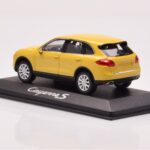 Porsche Cayenne 92A Sand Yellow Minichamps 1:43 - image 3 of 4