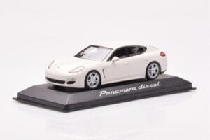 Porsche Panamera 970 Diesel Carrara White Minichamps 1:43 WAP0200090C Diecast — photo 2 of 4
