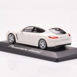 Porsche Panamera 970 Diesel Carrara White Minichamps 1:43 - image 3 of 4