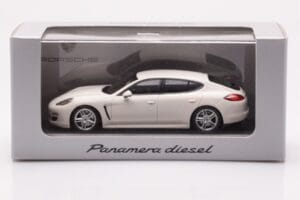 Porsche Panamera 970 Diesel Carrara White Minichamps 1:43 WAP0200090C Diecast — photo 4 of 4