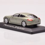 Porsche Panamera 970 S Hybrid Critall Green Minichamps 1:43 - image 3 of 4