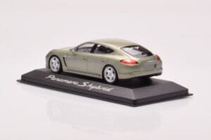 Porsche Panamera 970 S Hybrid Critall Green Minichamps 1:43 WAP0205010A Diecast — photo 3 of 4