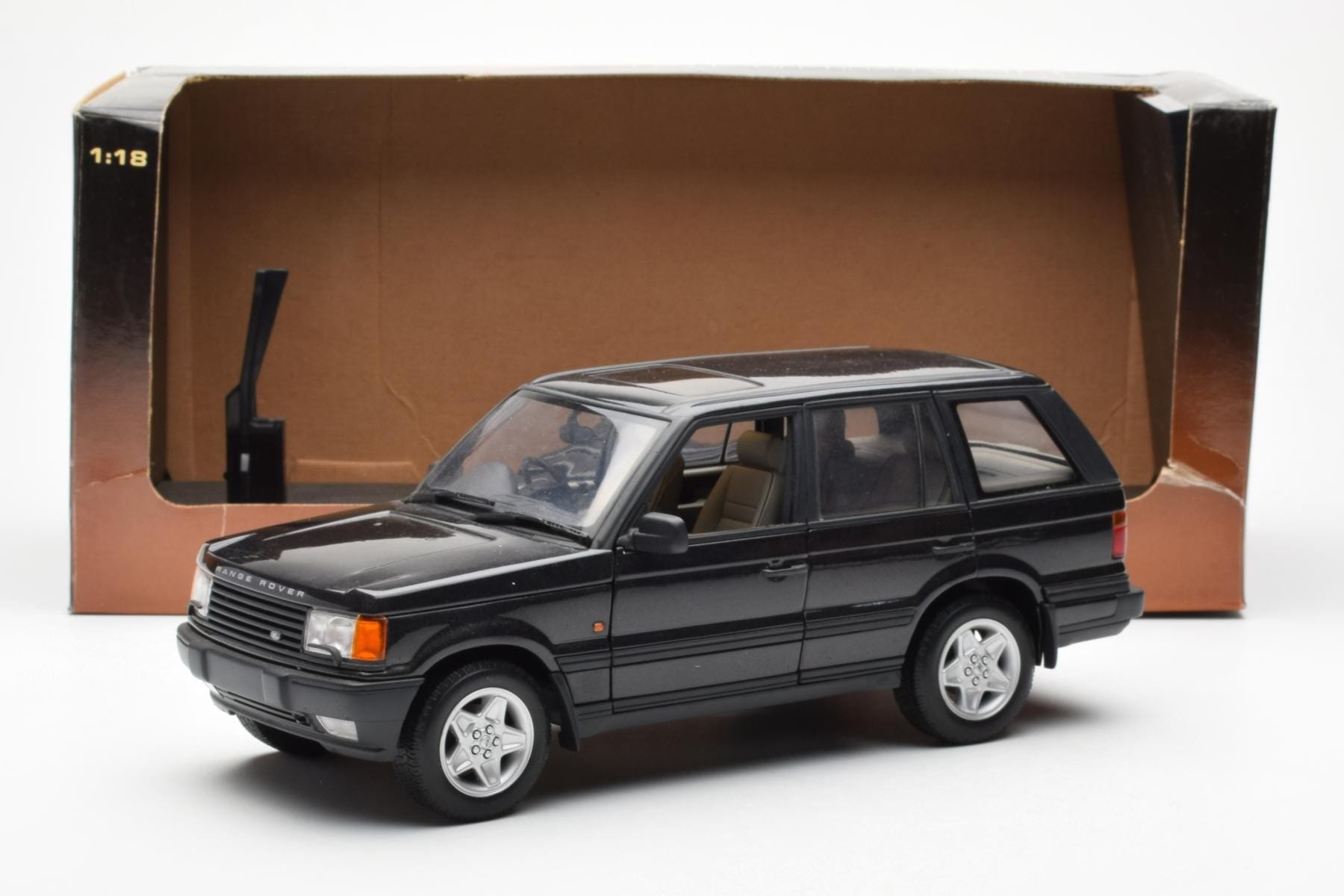 Range Rover P38 4.6 HSE Black Metallic AUTOart 1:18 70017 Diecast — photo 2 of 9