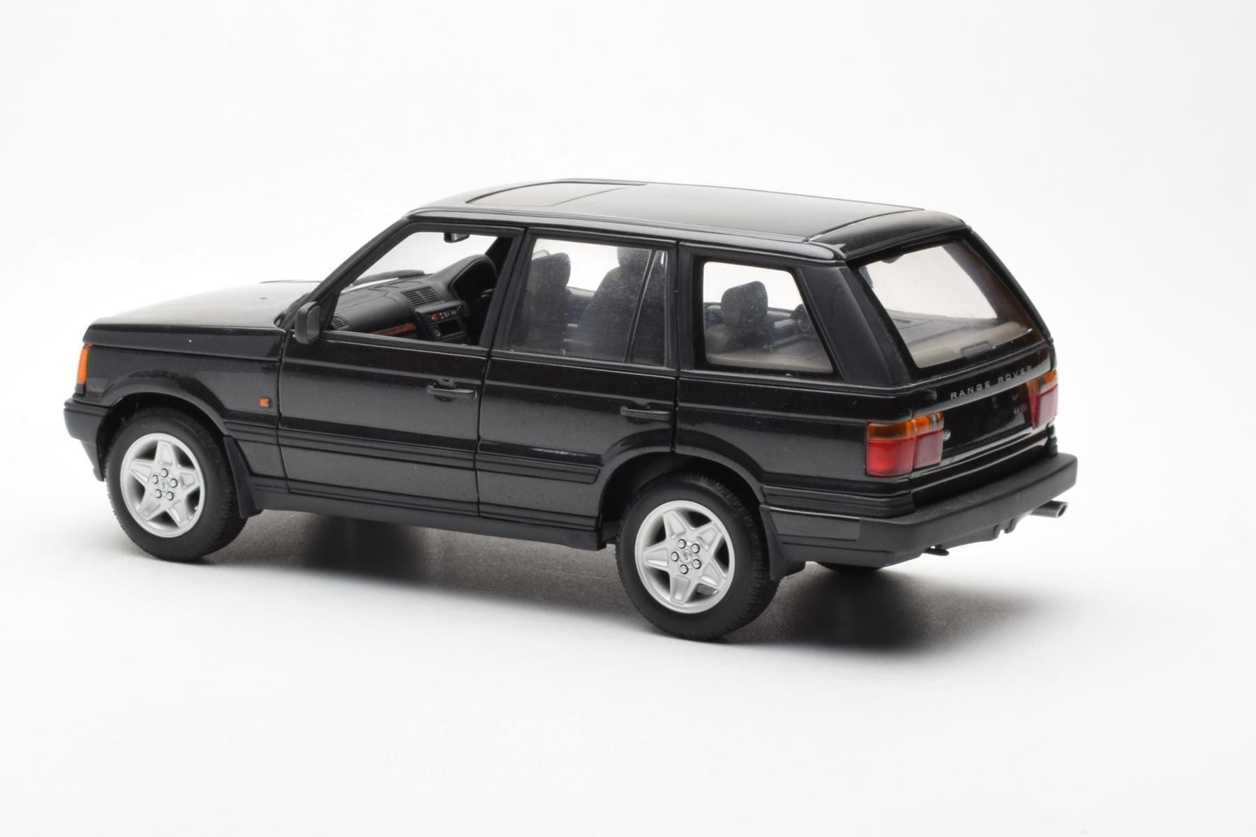 Range Rover P38 4.6 HSE Black Metallic AUTOart 1:18 70017 Diecast — photo 5 of 9