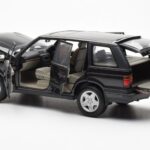 Range Rover P38 4.6 HSE Black Metallic AUTOart 1:18 - image 8 of 9
