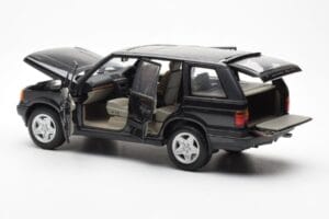 Range Rover P38 4.6 HSE Black Metallic AUTOart 1:18 70017 Diecast — photo 8 of 9