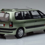 Renault Espace 3 Green Otto 1:18 - image 2 of 6
