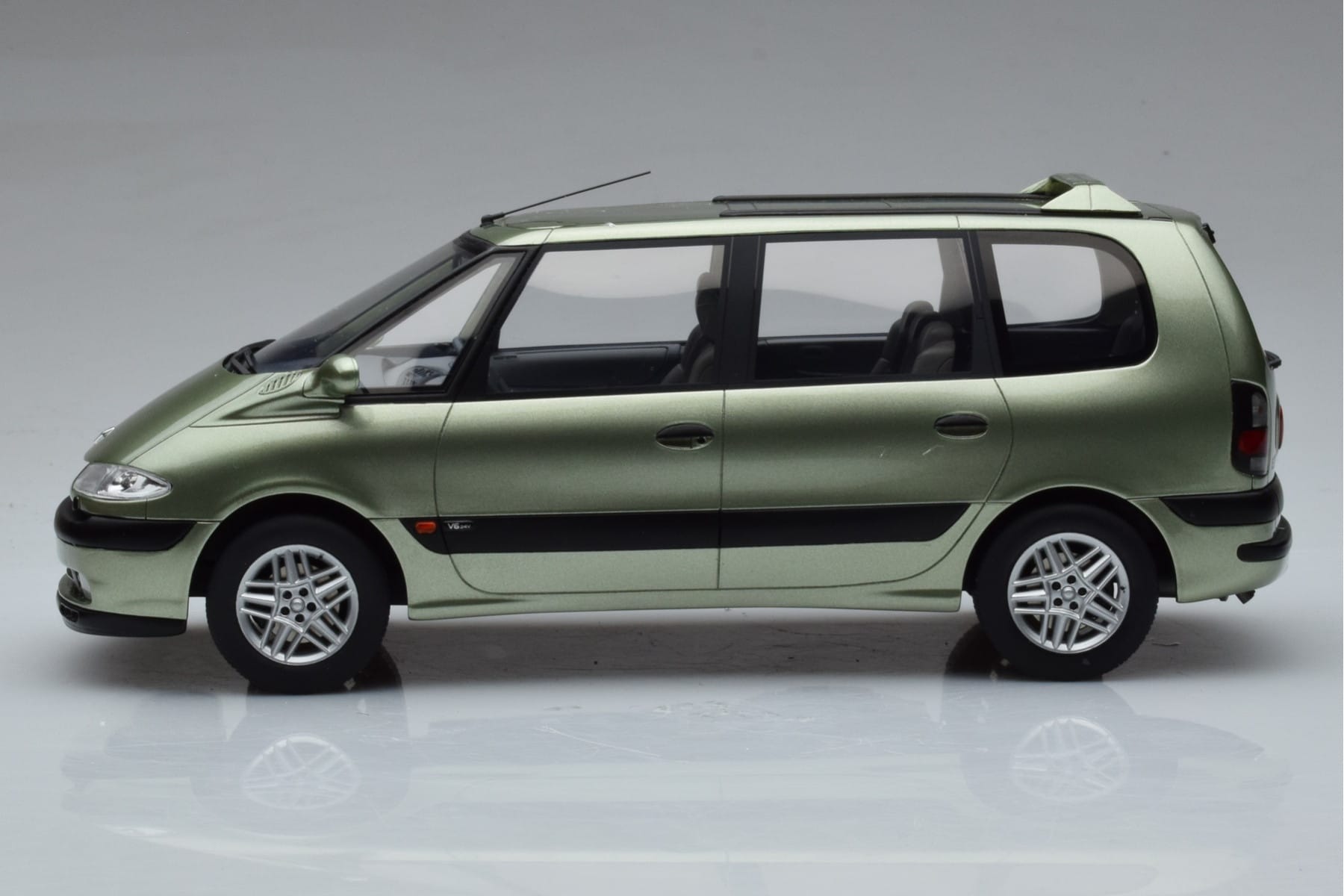 Renault Espace 3 Green Otto 1:18 OT430 Resin — photo 3 of 6