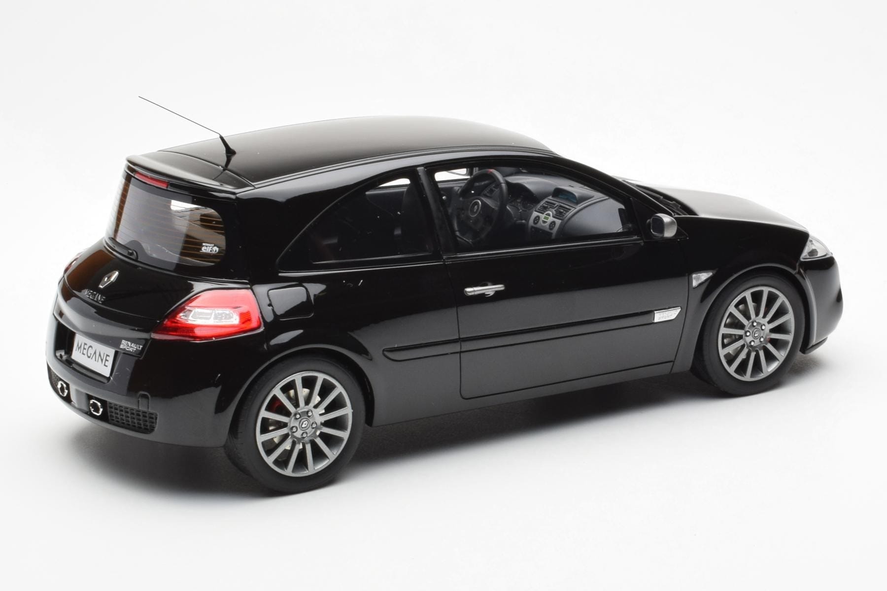 Renault Megane 2 RS Phase 2 Black Otto 1:18 OT1054 Resin — photo 2 of 6