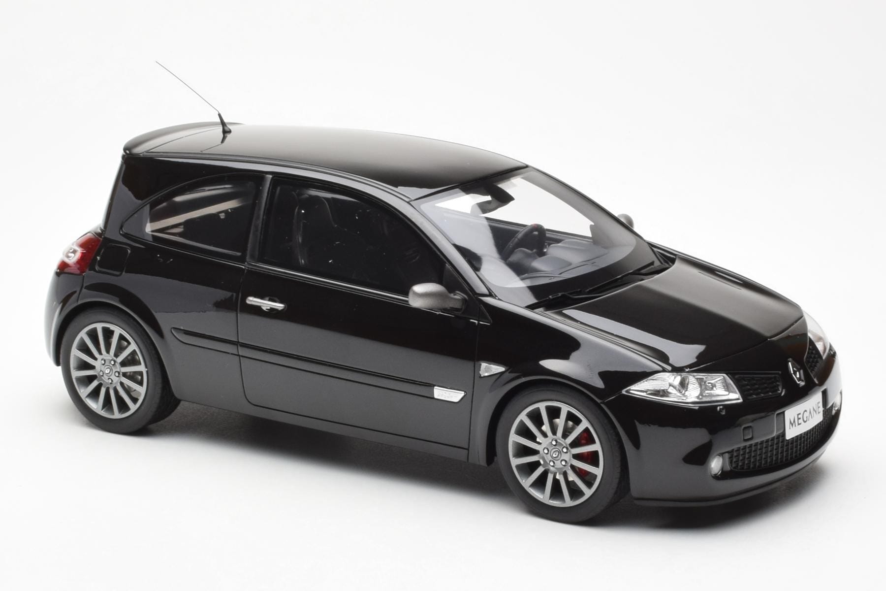 Renault Megane 2 RS Phase 2 Black Otto 1:18 OT1054 Resin — photo 4 of 6