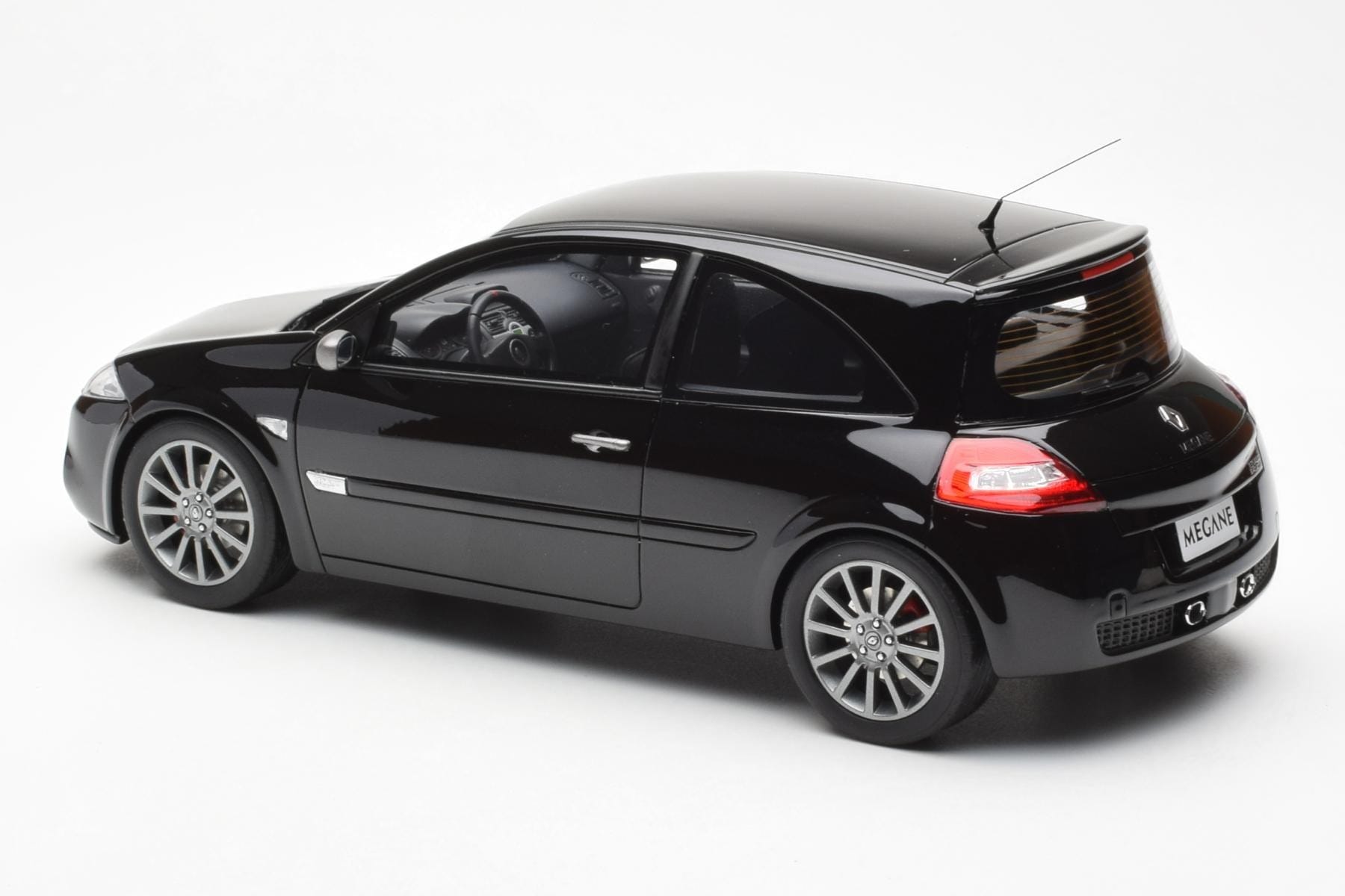 Renault Megane 2 RS Phase 2 Black Otto 1:18 OT1054 Resin — photo 5 of 6