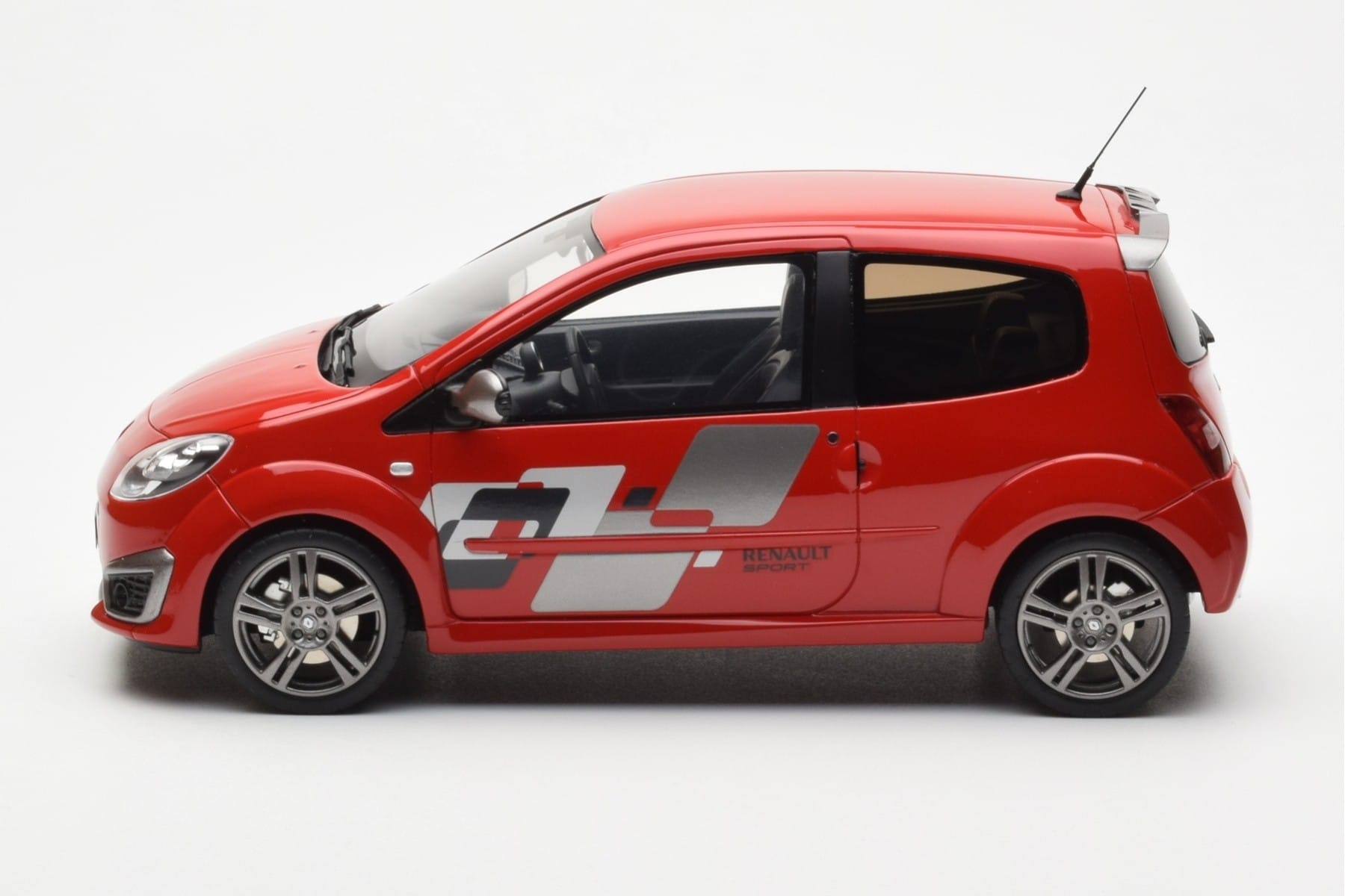 Renault Twingo RS Phase 1 Red Otto 1:18 OT446 Resin — photo 3 of 6