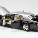 Rolls-Royce Phantom VII EWB Black and Silver Kyosho 1:18 08841BKS - image 5 of 8