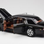 Rolls-Royce Phantom VII EWB Diamond Black Kyosho 1:18 08841DBK2 - image 5 of 8