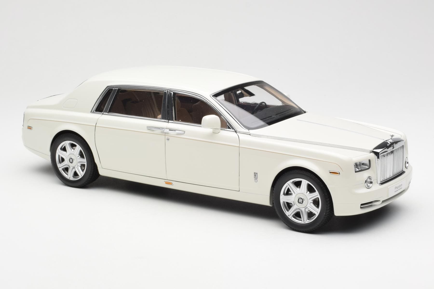 Rolls-Royce Phantom VII EWB English White Kyosho 1:18 08841EW2 Diecast — photo 6 of 8