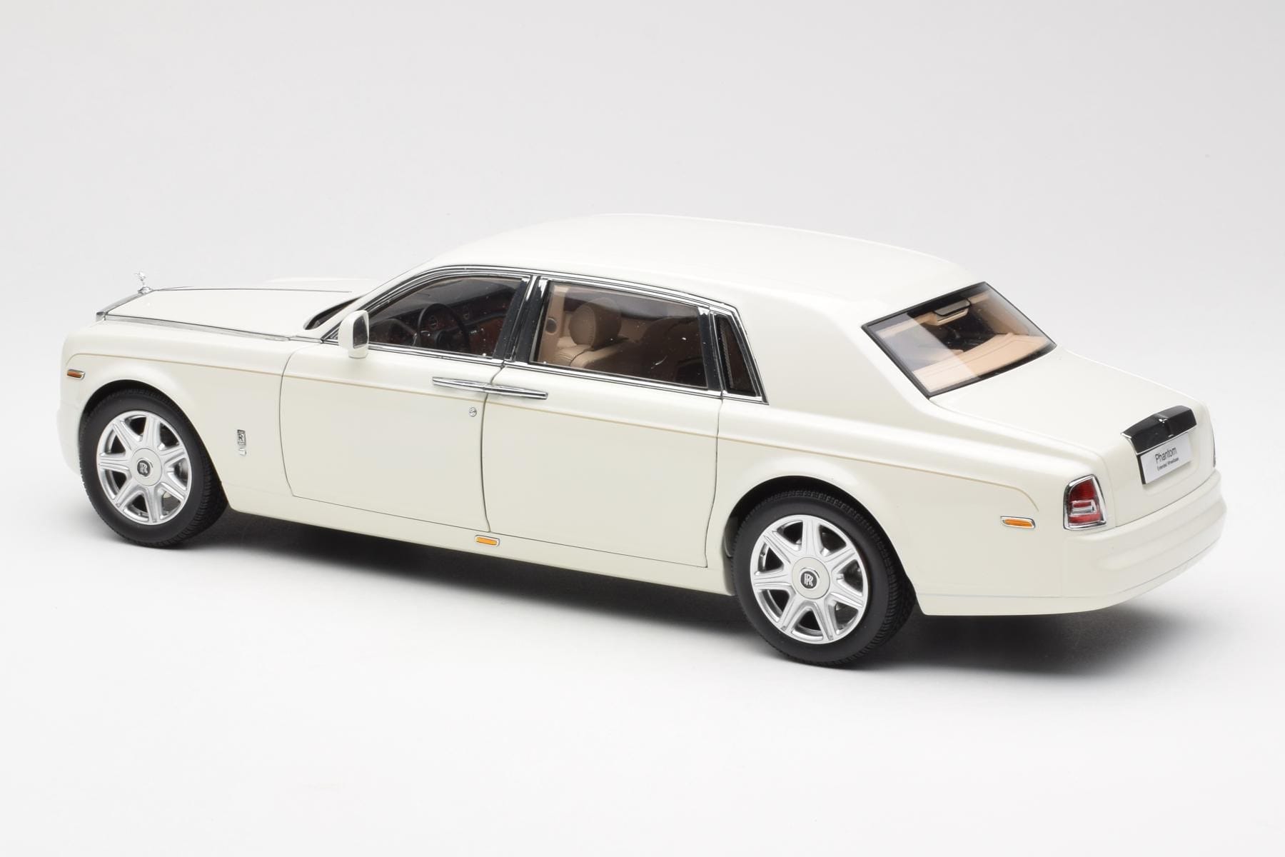 Rolls-Royce Phantom VII EWB English White Kyosho 1:18 08841EW2 Diecast — photo 7 of 8