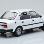 Skoda 130 L White IXO 1:18 - image 2 of 6