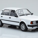 Skoda 130 L White IXO 1:18 - image 4 of 6