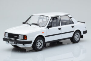 Skoda 130 L White IXO 1:18