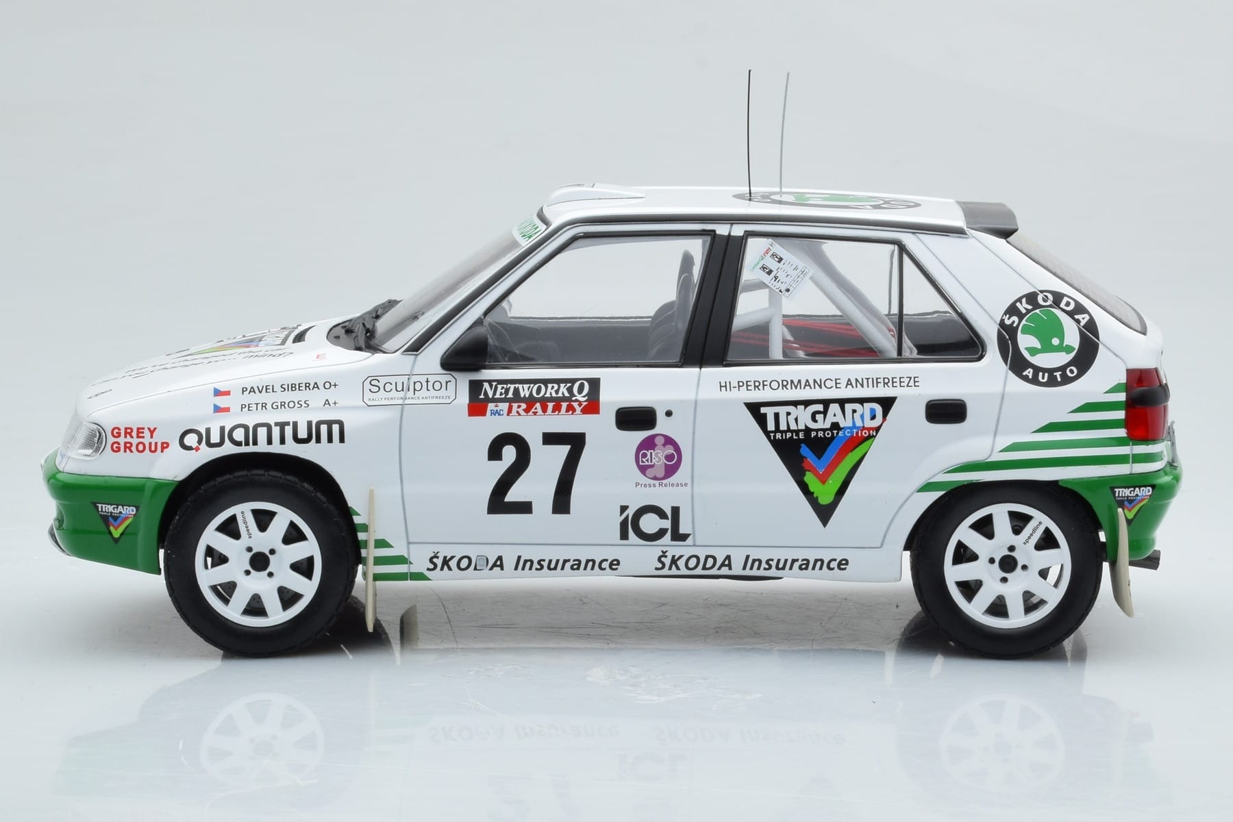Skoda Felicia #27 P. Sibera / P. Gross Rally RAC Lombard 1995 IXO 1:18 18RMC148 Diecast — photo 3 of 6