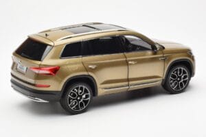 Skoda Kodiaq Gold FAW 1:18 ZSX000001GOL Diecast — photo 3 of 8