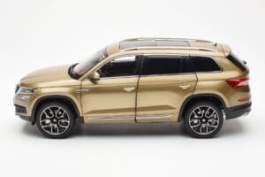 Skoda Kodiaq Gold FAW 1:18 ZSX000001GOL Diecast — photo 4 of 8