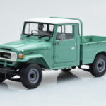Toyota Land Cruiser 40 4x4 Pickup Green Kyosho 1:18