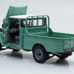 Toyota Land Cruiser 40 4x4 Pickup Green Kyosho 1:18 - image 3 of 8