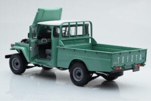 Toyota Land Cruiser 40 4x4 Pickup Green Kyosho 1:18 08958FG Diecast — photo 3 of 8
