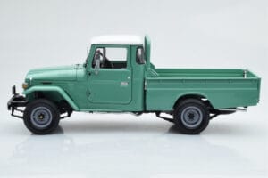 Toyota Land Cruiser 40 4x4 Pickup Green Kyosho 1:18 08958FG Diecast — photo 5 of 8