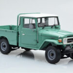 Toyota Land Cruiser 40 4x4 Pickup Green Kyosho 1:18 - image 6 of 8