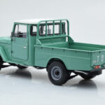 Toyota Land Cruiser 40 4x4 Pickup Green Kyosho 1:18 - image 7 of 8