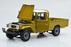 Toyota Land Cruiser 40 4x4 Pickup Olive Kyosho 1:18 08958K Diecast — photo 2 of 8