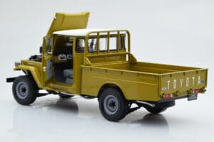 Toyota Land Cruiser 40 4x4 Pickup Olive Kyosho 1:18 08958K Diecast — photo 3 of 8