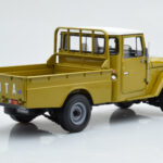 Toyota Land Cruiser 40 4x4 Pickup Olive Kyosho 1:18 - image 4 of 8